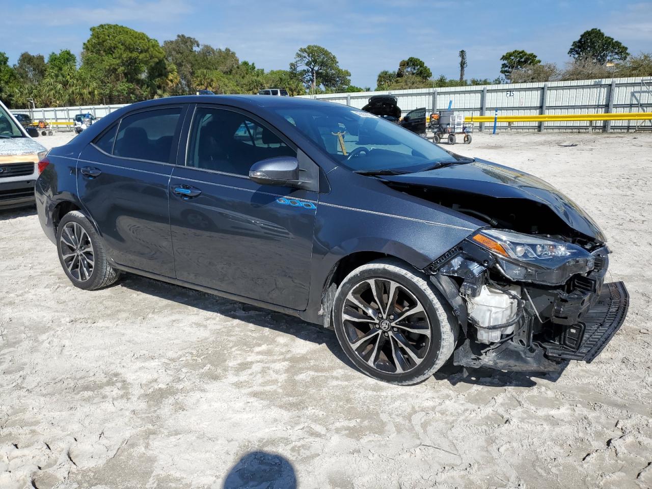 2018 Toyota Corolla VIN 2T1BURHE2JC068289 Copart auction photo, front end / minor dent/scratches damage thumbnail 4