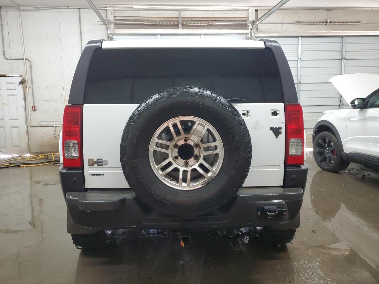 2007 Hummer H3 VIN 5GTDN13EX78111742 Copart auction photo, water/flood / minor dent/scratches damage thumbnail 6