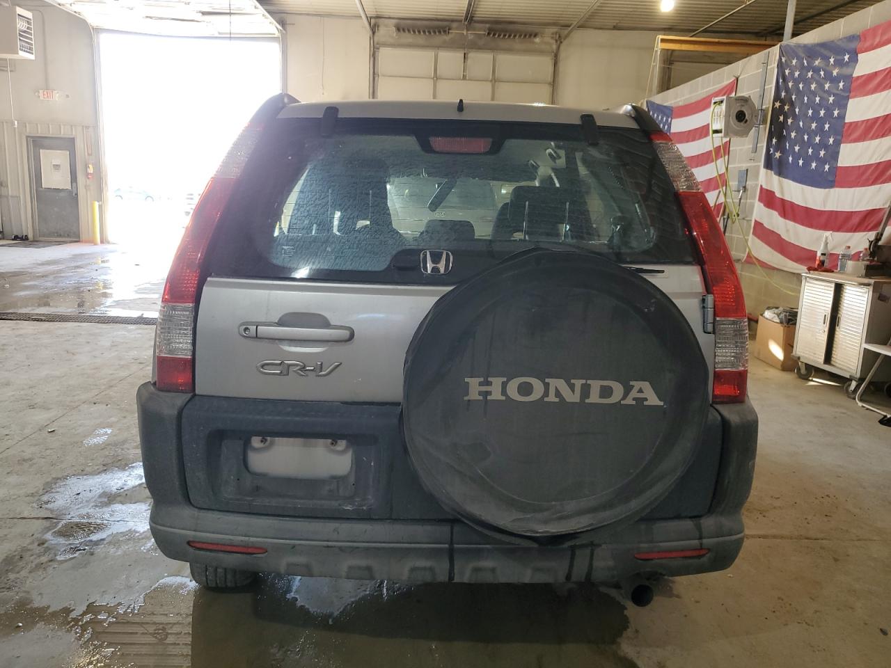 2005 Honda CR-V VIN JHLRD68585C017913 Copart auction photo, all over / minor dent/scratches damage thumbnail 6