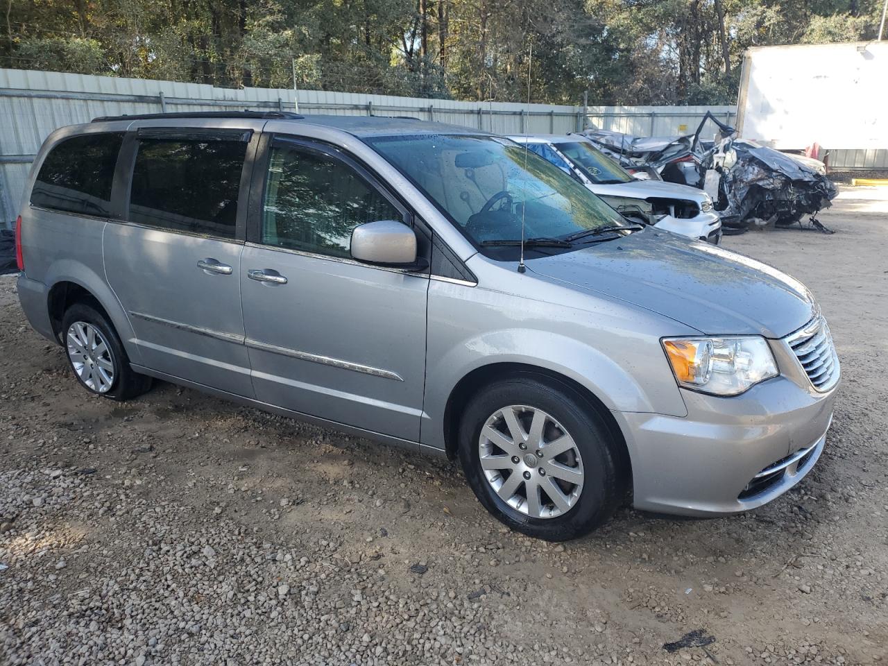 2015 Chrysler Town & Country VIN 2C4RC1BGXFR574201 Copart auction photo, side damage thumbnail 4