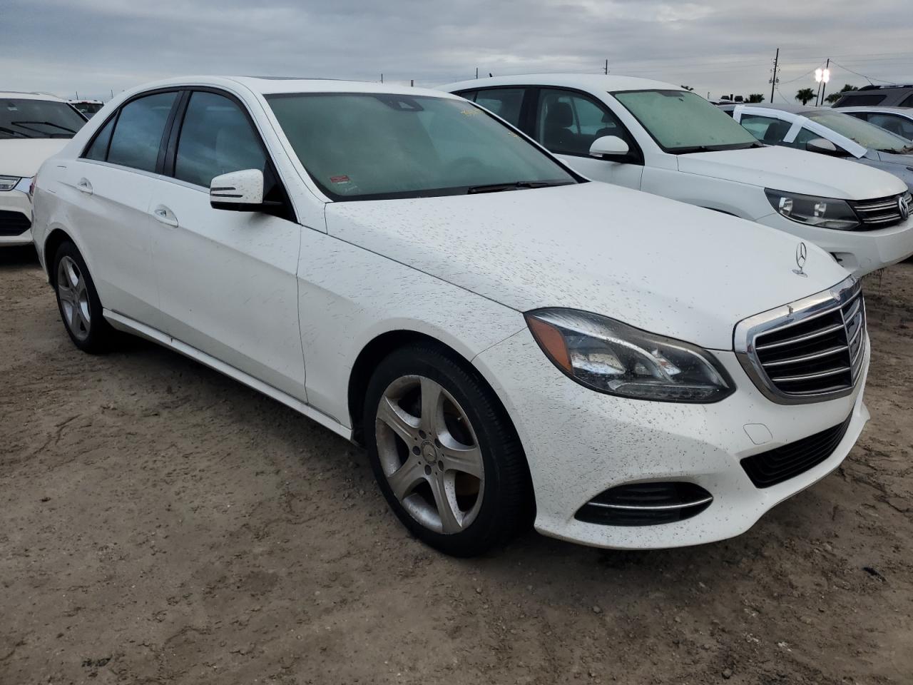 2016 Mercedes-Benz E-klasse VIN WDDHF5KB7GB189229 Copart auction photo, water/flood damage thumbnail 4