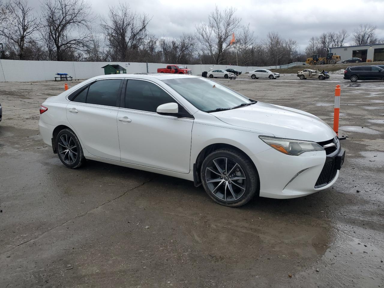 2017 Toyota Camry VIN 4T1BF1FK6HU629333 Copart auction photo, minor dent/scratches damage thumbnail 4