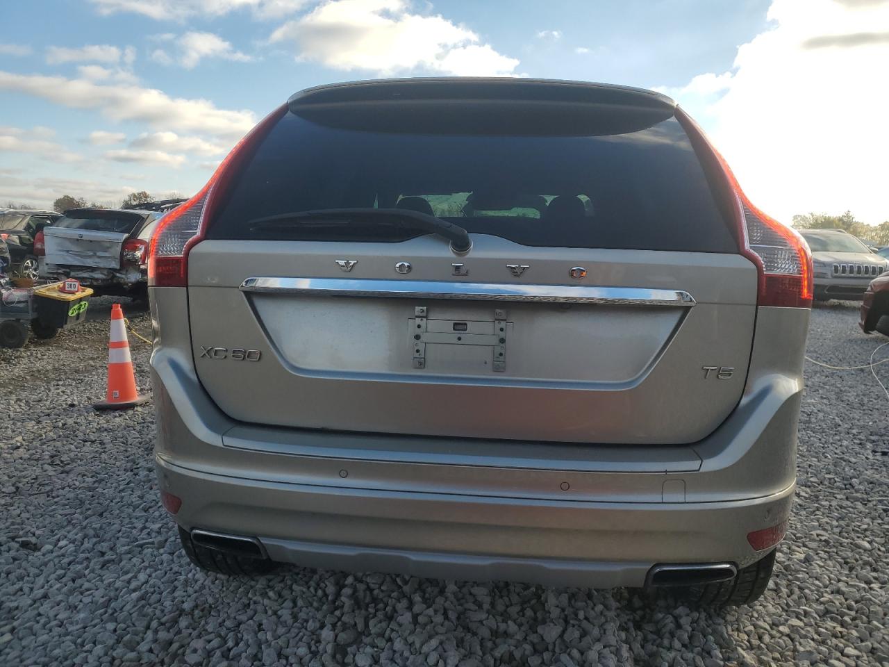 2016 Volvo XC60 VIN YV440MDM6G2792026 Copart auction photo, front end damage thumbnail 6