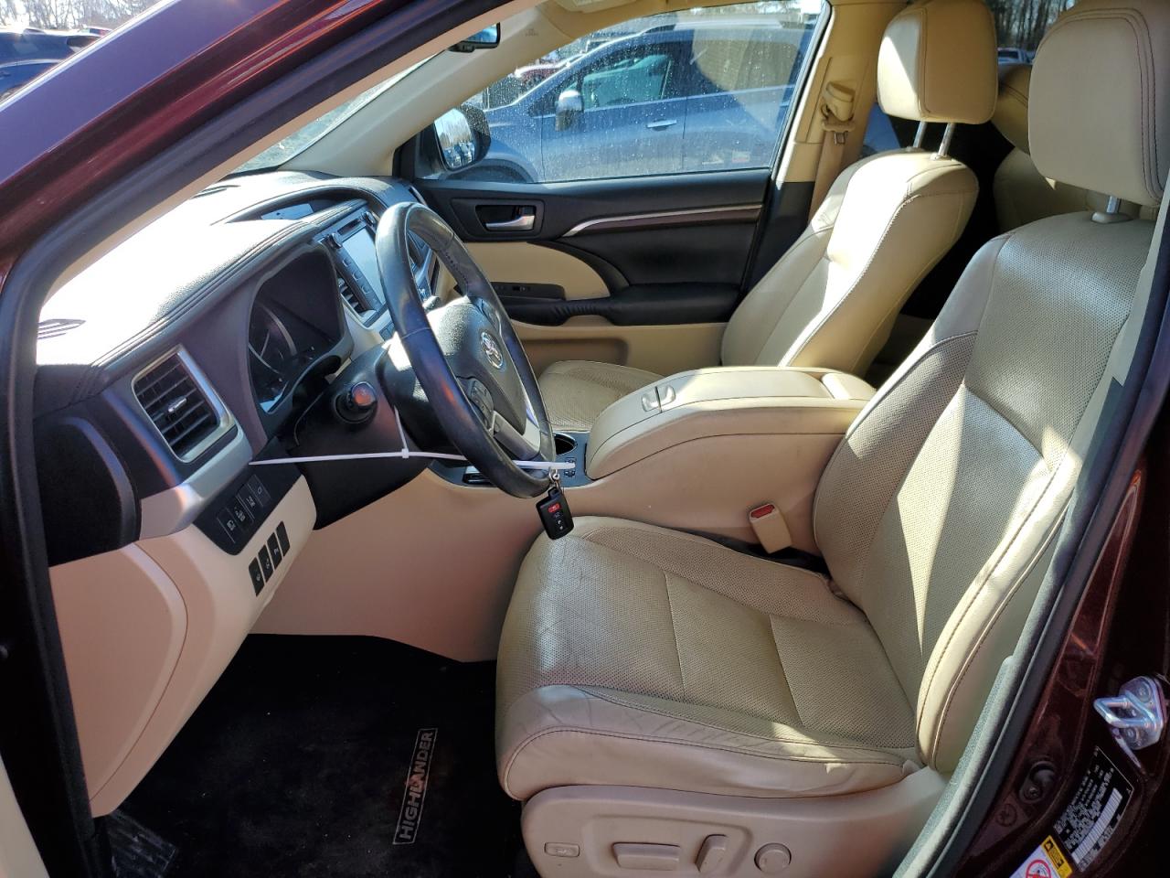 2016 Toyota Highlander VIN 5TDDKRFH0GS294097 Copart auction photo, front end / minor dent/scratches damage thumbnail 7