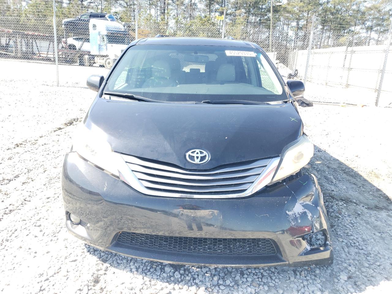 2017 Toyota Sienna VIN 5TDYZ3DC1HS825620 Copart auction photo, front end / side damage thumbnail 5