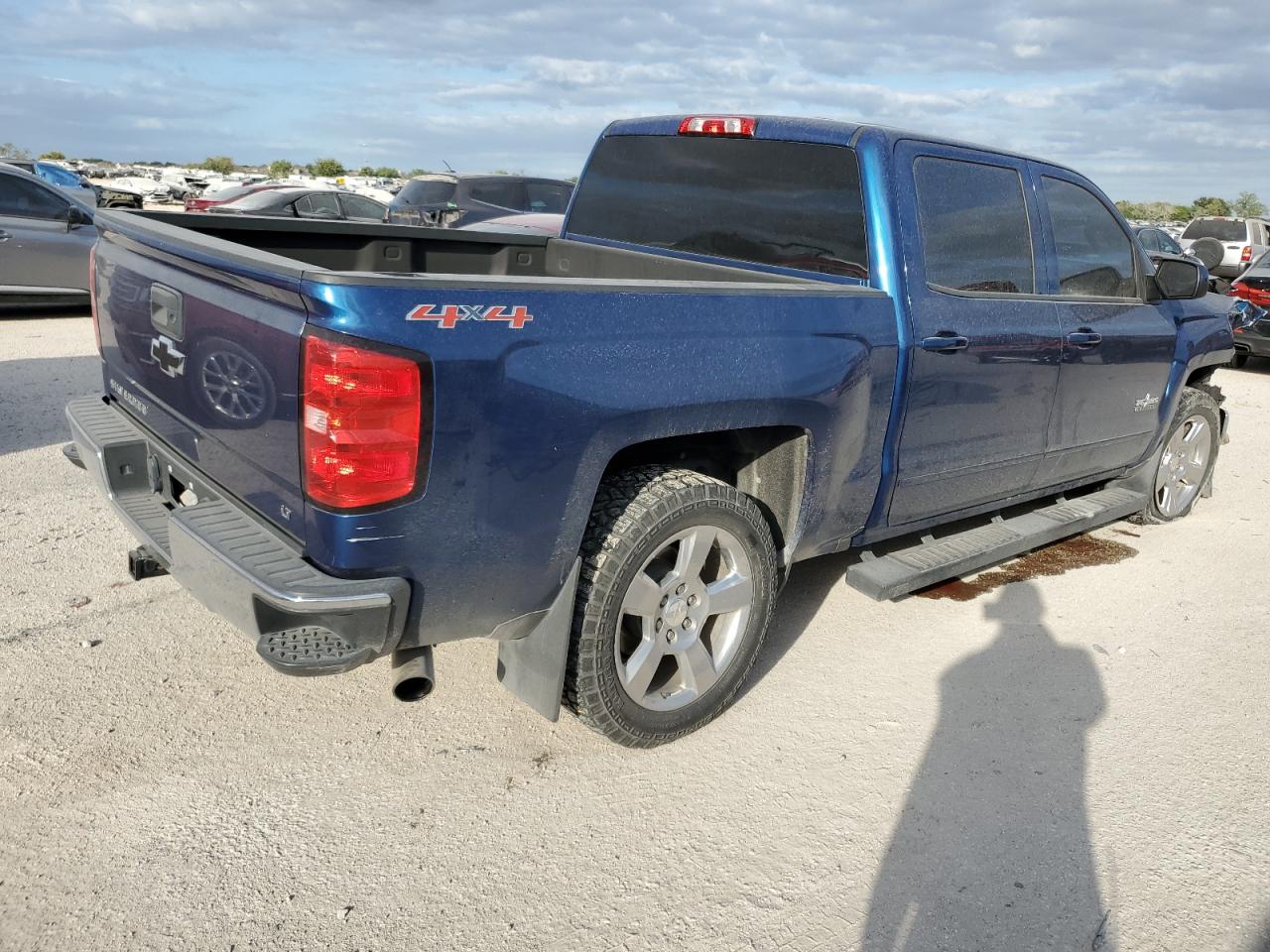 2017 Chevrolet Silverado VIN 3GCUKREC7HG483268 Copart auction photo, front end / side damage thumbnail 3