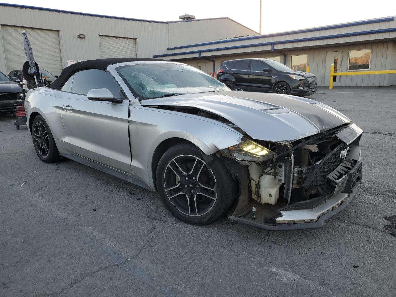 2019 Ford Mustang VIN 1FATP8UHXK5131200 Copart auction photo, front end / side damage thumbnail 4