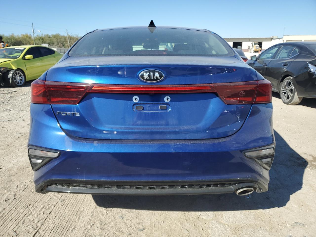 2020 KIA Forte VIN 3KPF24AD1LE217050 Copart auction photo, side / minor dent/scratches damage thumbnail 6