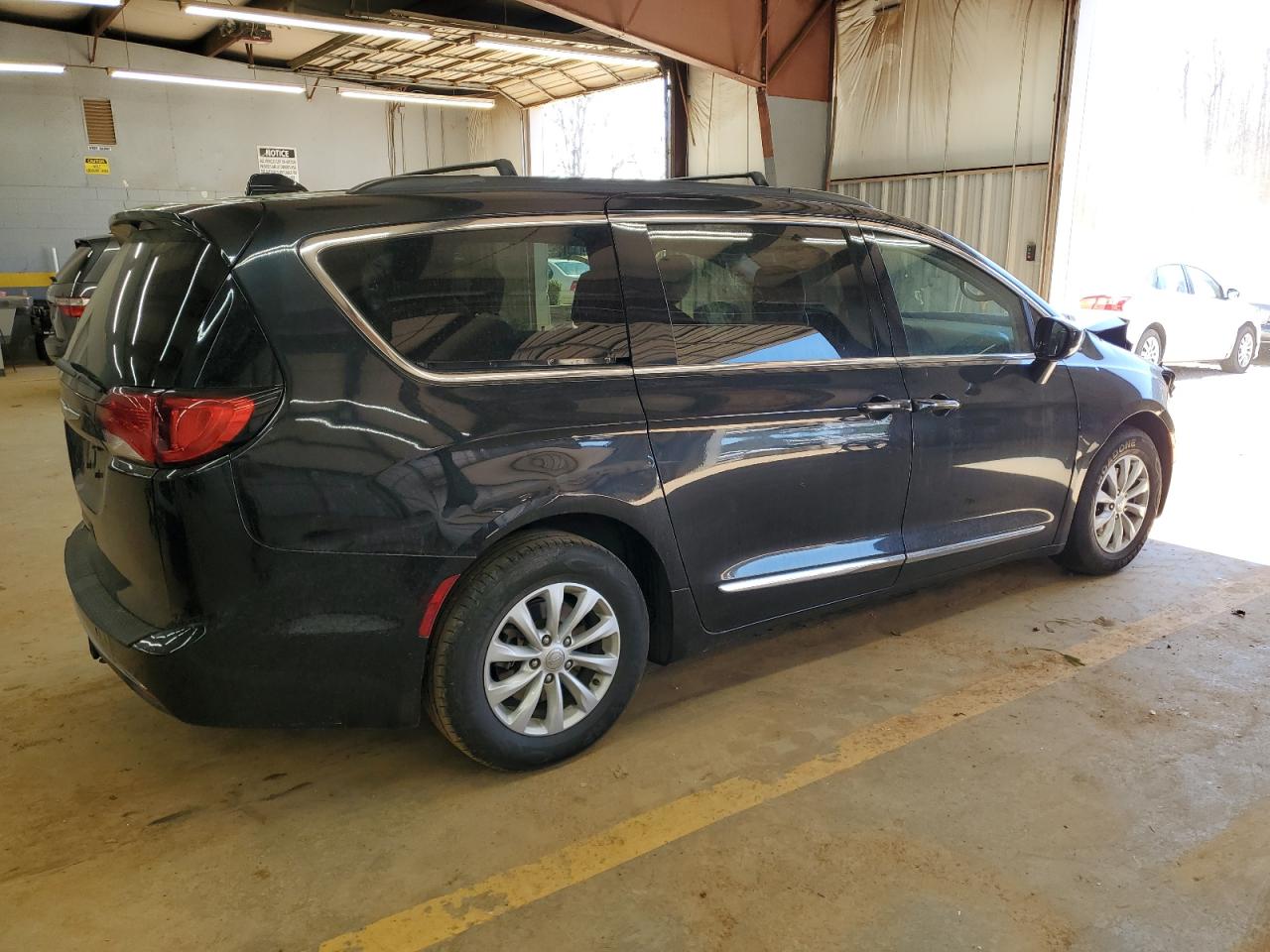 2017 Chrysler Pacifica VIN 2C4RC1BG3HR654135 Copart auction photo, front end damage thumbnail 3