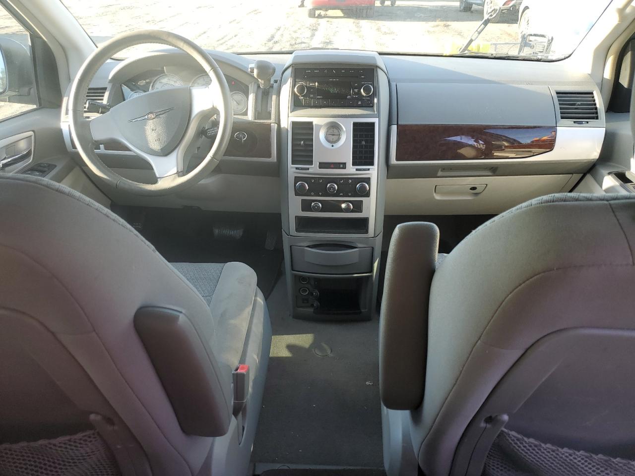 2010 Chrysler Town & Country VIN 2A4RR5D13AR260309 Copart auction photo, side damage thumbnail 8