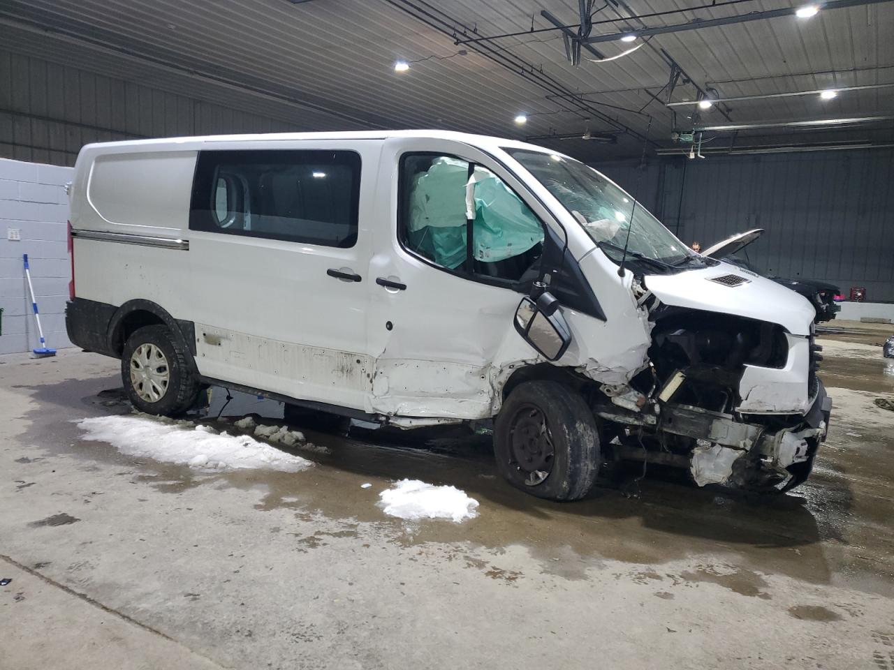 2017 Ford Transit VIN 1FTYR1YM3HKA85874 Copart auction photo, front end / side damage thumbnail 4