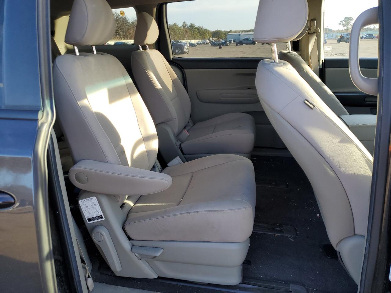 2019 KIA Sedona VIN KNDMB5C13K6552475 Copart auction photo, front end / minor dent/scratches damage thumbnail 11