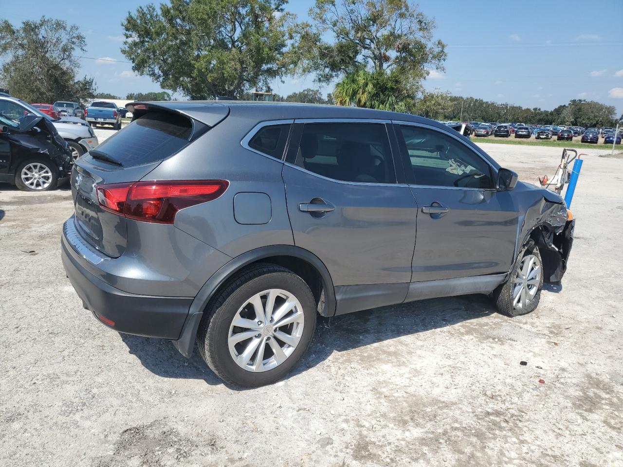 2017 Nissan Rogue VIN JN1BJ1CP7HW006443 Copart auction photo, front end / side damage thumbnail 3