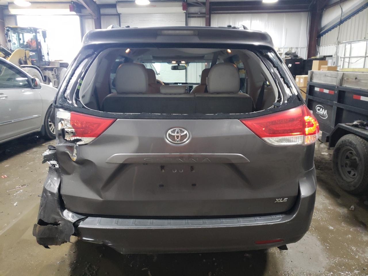 2013 Toyota Sienna VIN 5TDYK3DCXDS286610 Copart auction photo, rear end / front end damage thumbnail 6