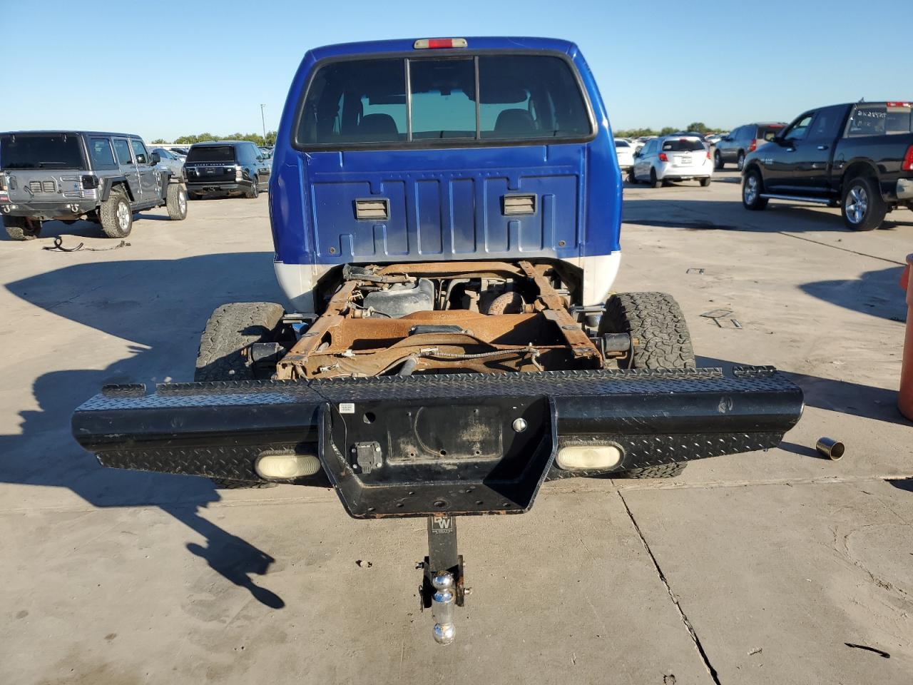 2003 Ford F250 VIN 1FTNW21F63EA34633 Copart auction photo, stripped damage thumbnail 6