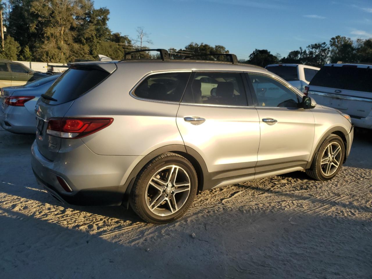 2018 Hyundai Santa Fe VIN KM8SR4HF2JU295168 Copart auction photo, front end / minor dent/scratches damage thumbnail 3