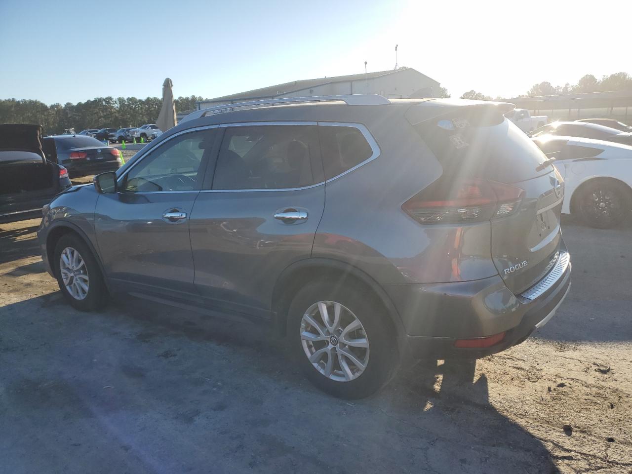 2020 Nissan Rogue VIN 5N1AT2MT6LC746950 Copart auction photo, front end / rear end damage thumbnail 2