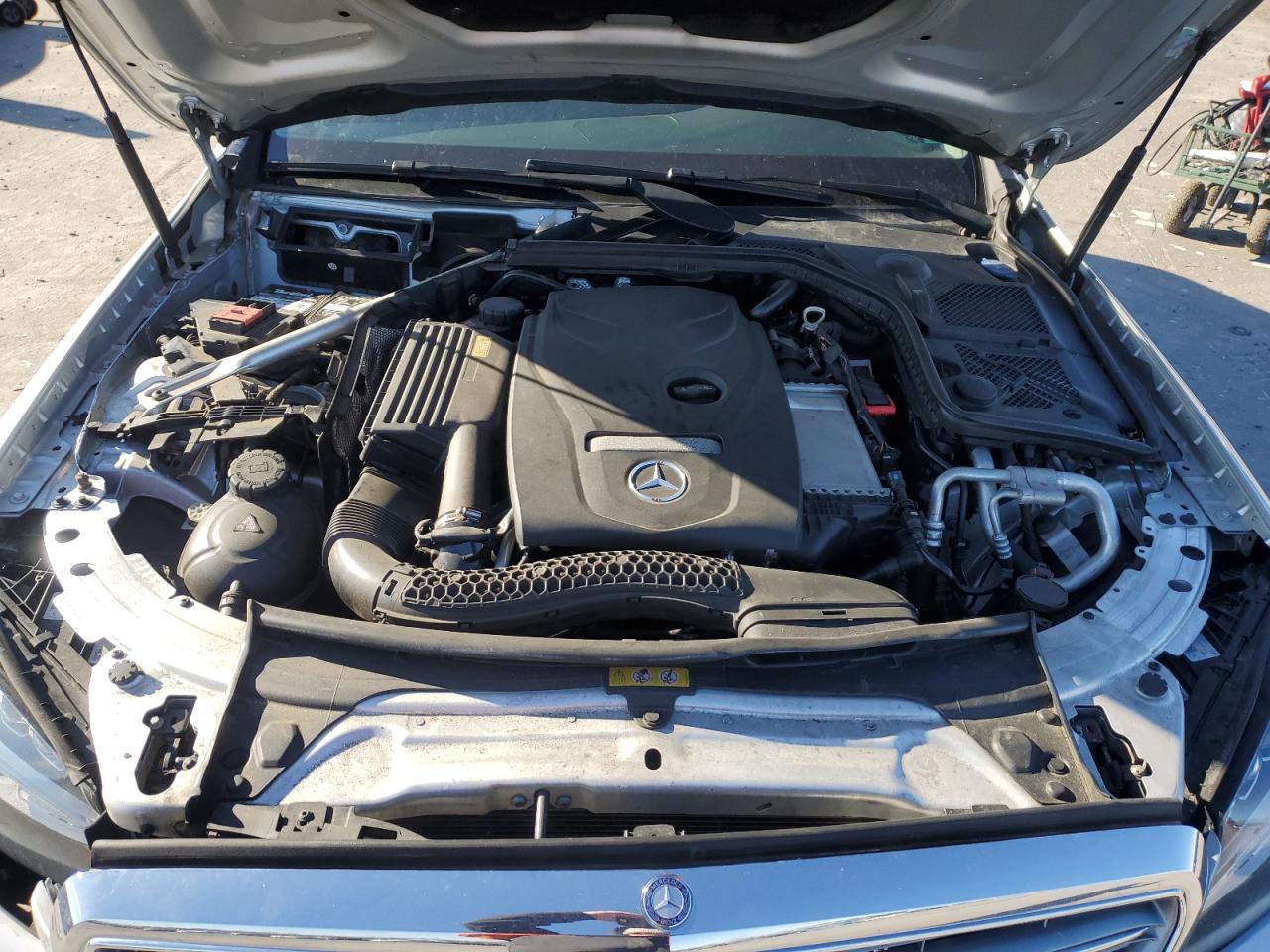 2015 Mercedes-Benz C-klasse VIN 55SWF4KB7FU022097 Copart auction photo, front end / minor dent/scratches damage thumbnail 12