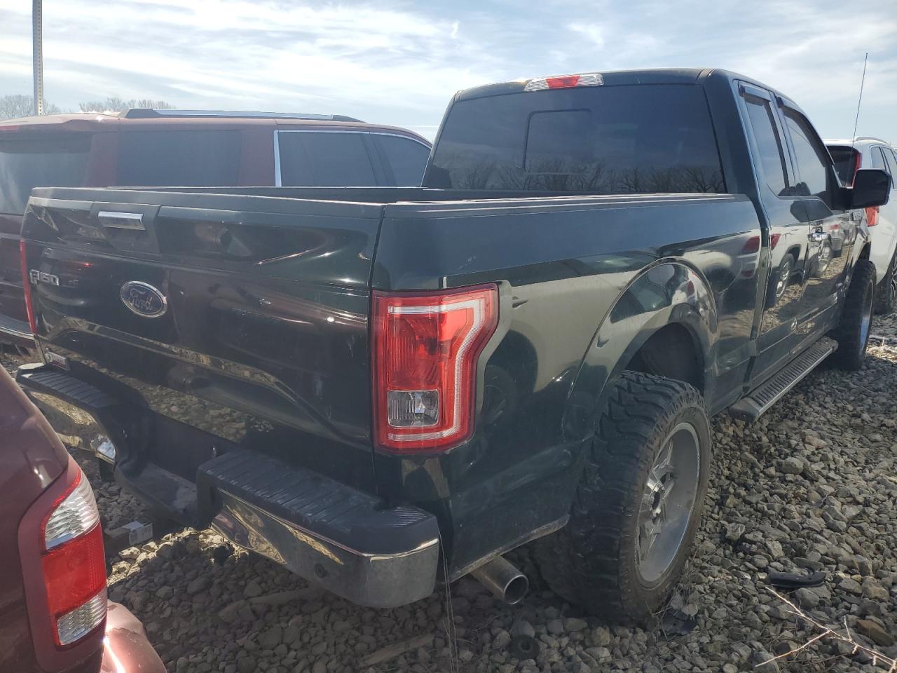 2015 Ford F-150 VIN 1FTEX1CP7FKE08394 Copart auction photo, vandalism / minor dent/scratches damage thumbnail 3