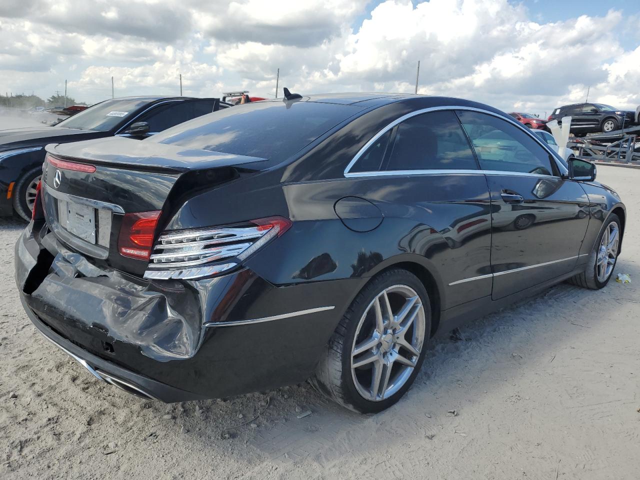 2014 Mercedes-Benz E-klasse VIN WDDKJ5KB8EF257452 Copart auction photo, rear end / minor dent/scratches damage thumbnail 3