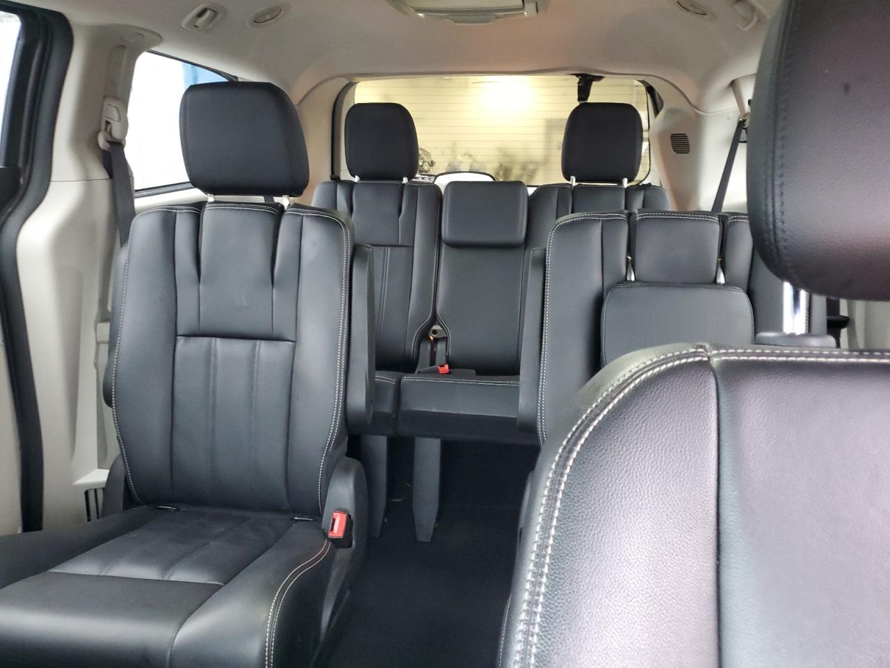 2019 Dodge Caravan VIN 2C4RDGDG8KR675485 Copart auction photo, minor dent/scratches damage thumbnail 10