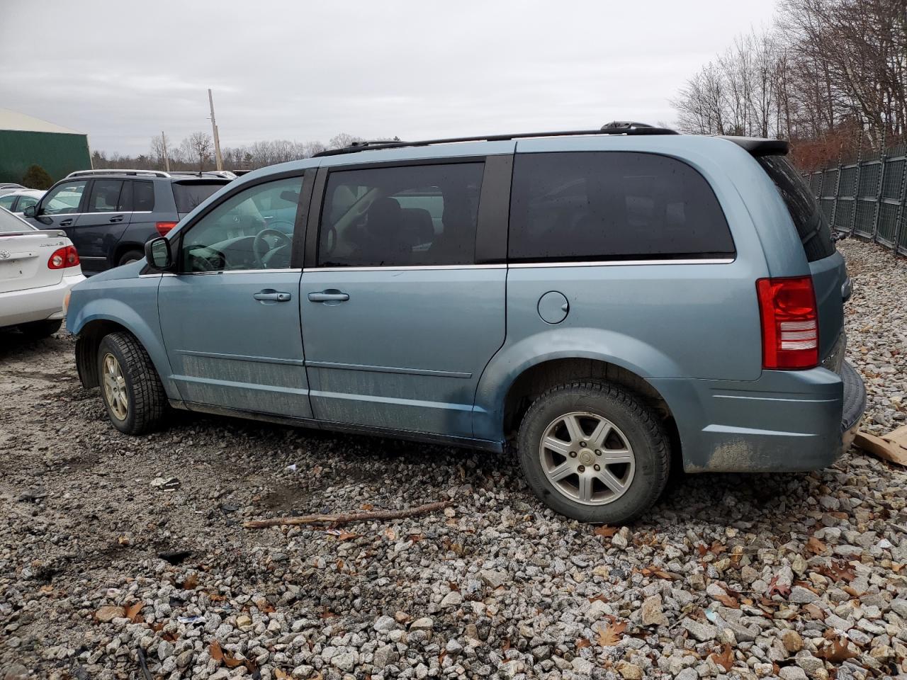 2010 Chrysler Town & Country VIN 2A4RR2D15AR400293 Copart auction photo, front end / minor dent/scratches damage thumbnail 2