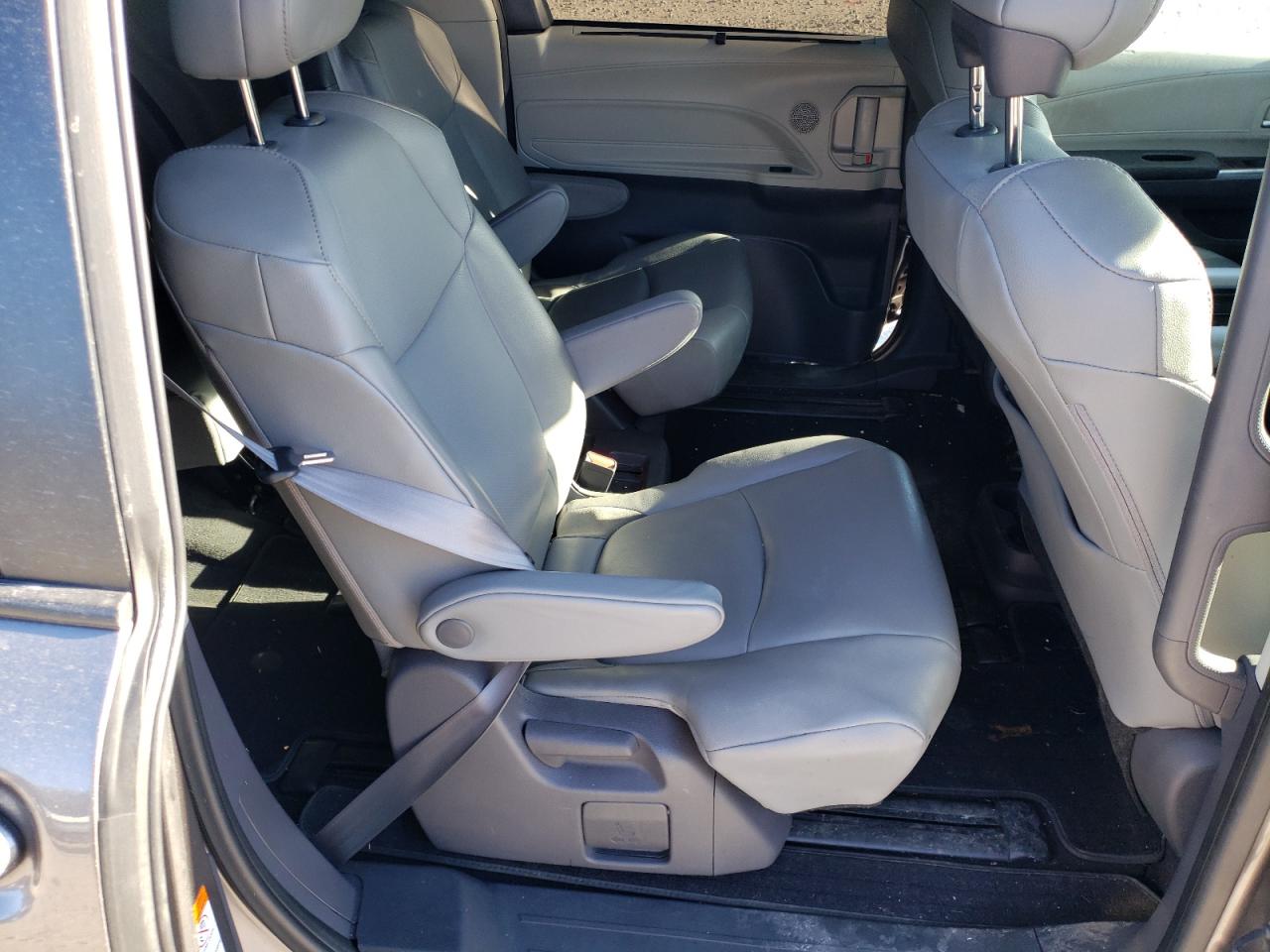 2021 Toyota Sienna VIN 5TDYRKEC2MS066009 Copart auction photo, front end / side damage thumbnail 11