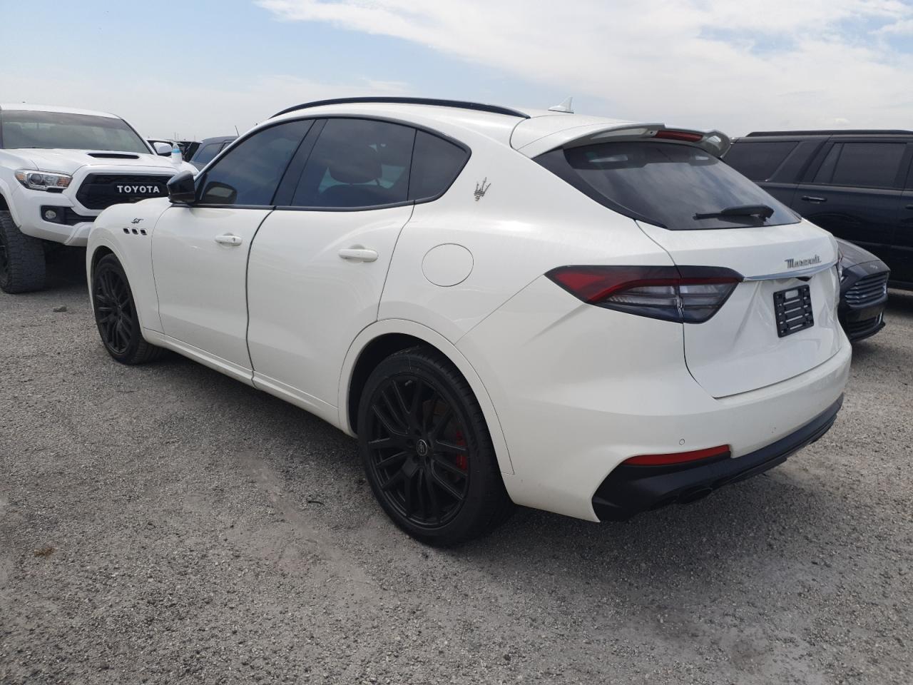 2022 Maserati Levante VIN ZN661XUA2NX396142 Copart auction photo, water/flood damage thumbnail 2