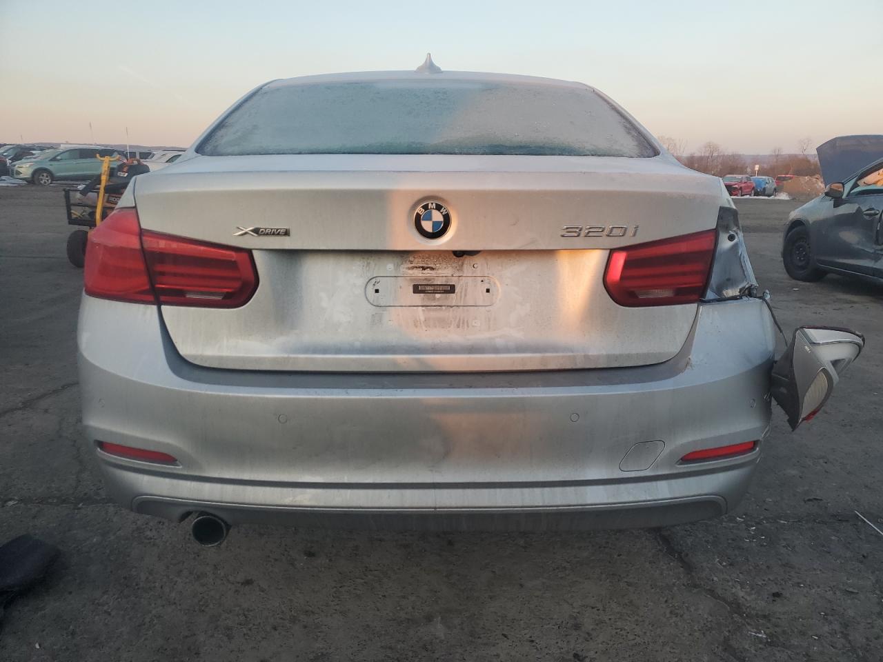 2017 BMW 3er VIN WBA8A3C39HA067299 Copart auction photo, front end / rear end damage thumbnail 6