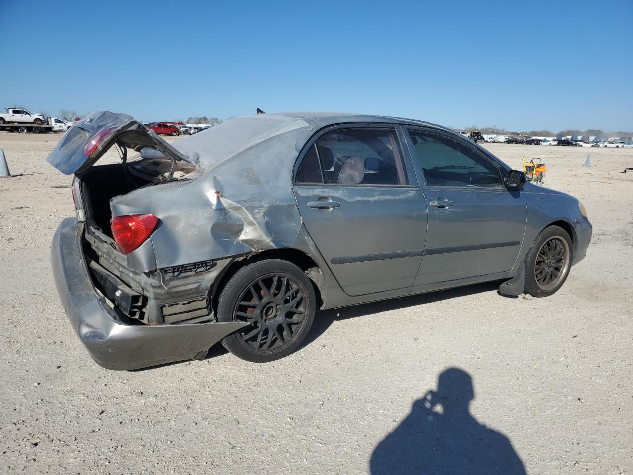 2004 Toyota Corolla VIN 1NXBR32E44Z304354 Copart auction photo, rear end damage thumbnail 3