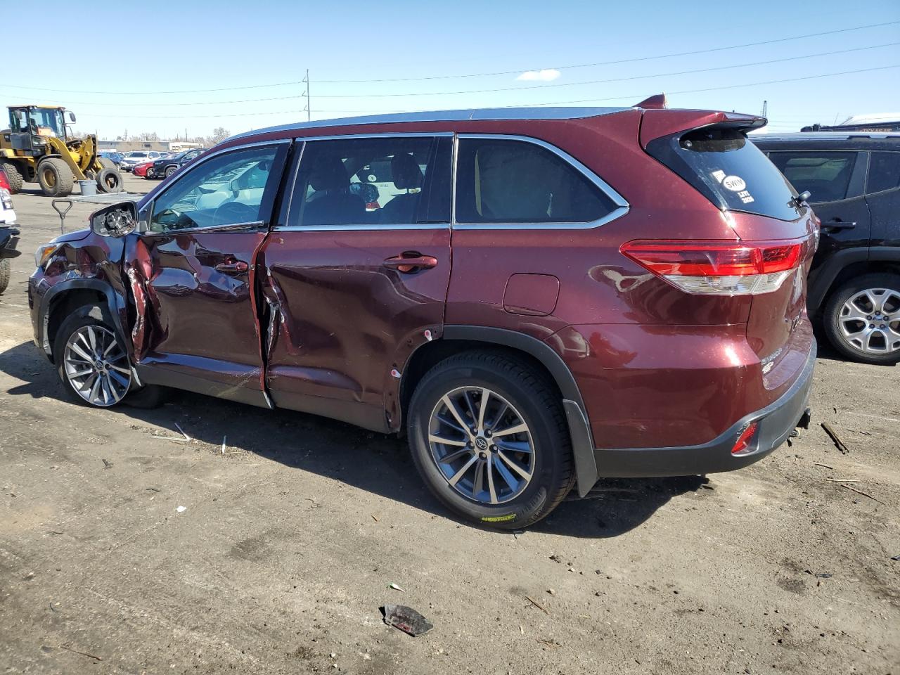 2019 Toyota Highlander VIN 5TDJZRFHXKS735130 Copart auction photo, side / front end damage thumbnail 2