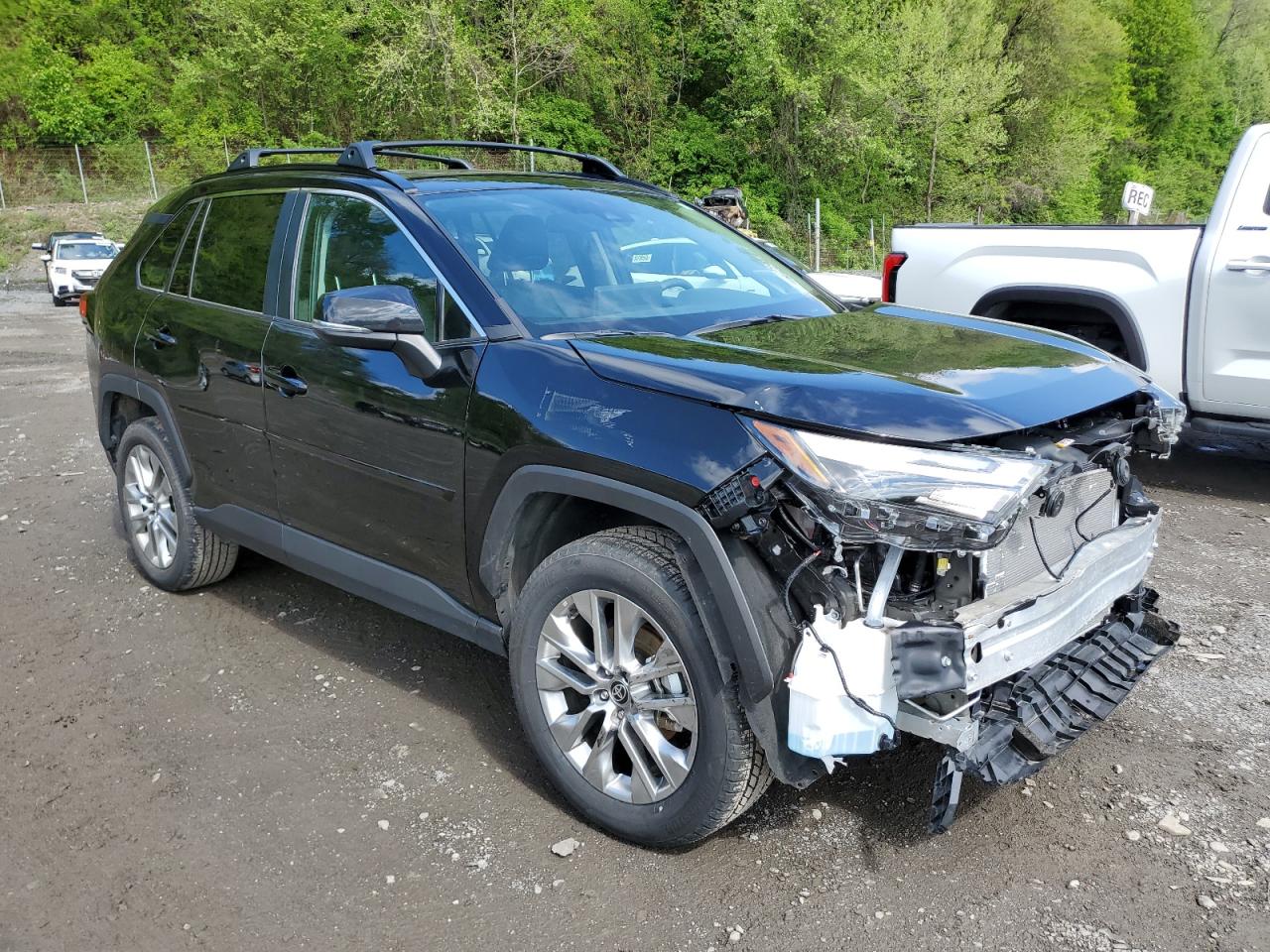 2024 Toyota RAV 4 VIN 2T3A1RFV9RC403879 Copart auction photo, front end / minor dent/scratches damage thumbnail 4