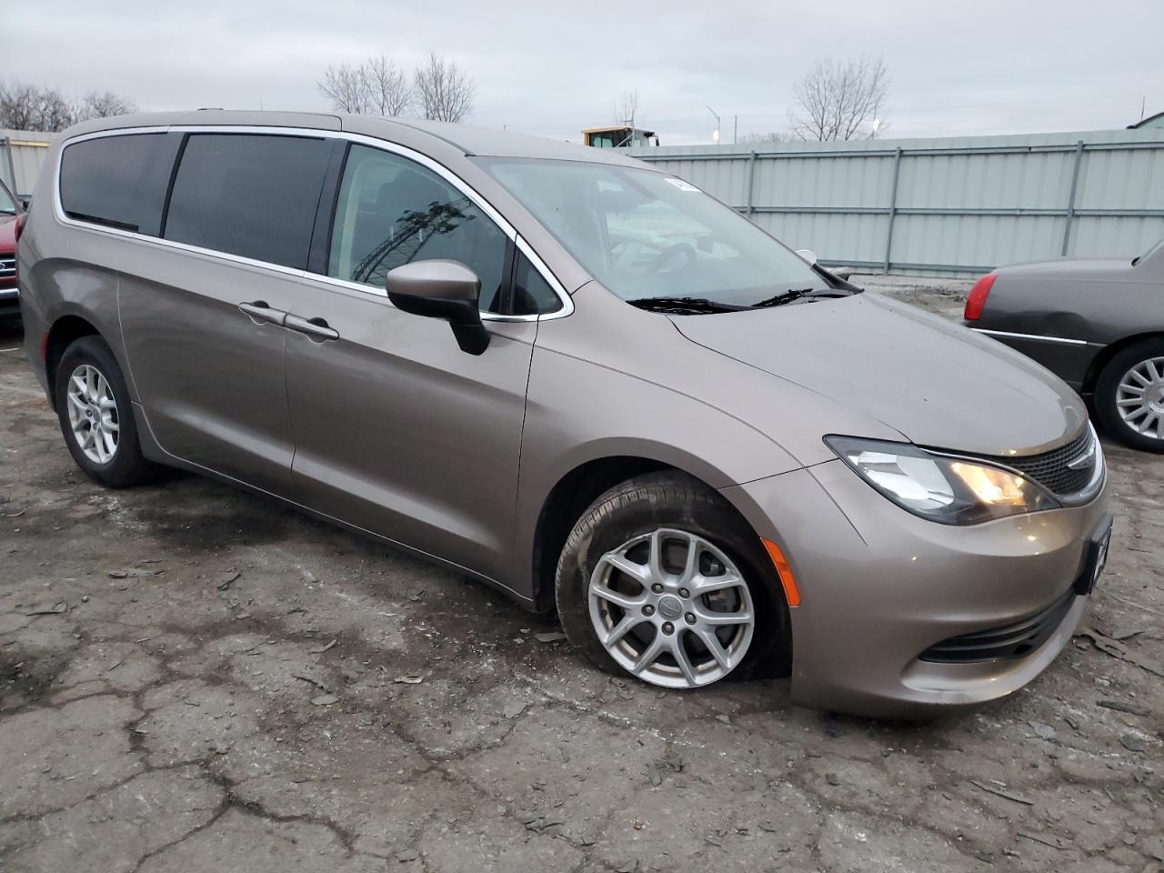 2017 Chrysler Pacifica VIN 2C4RC1CG3HR628603 Copart auction photo, side / front end damage thumbnail 4