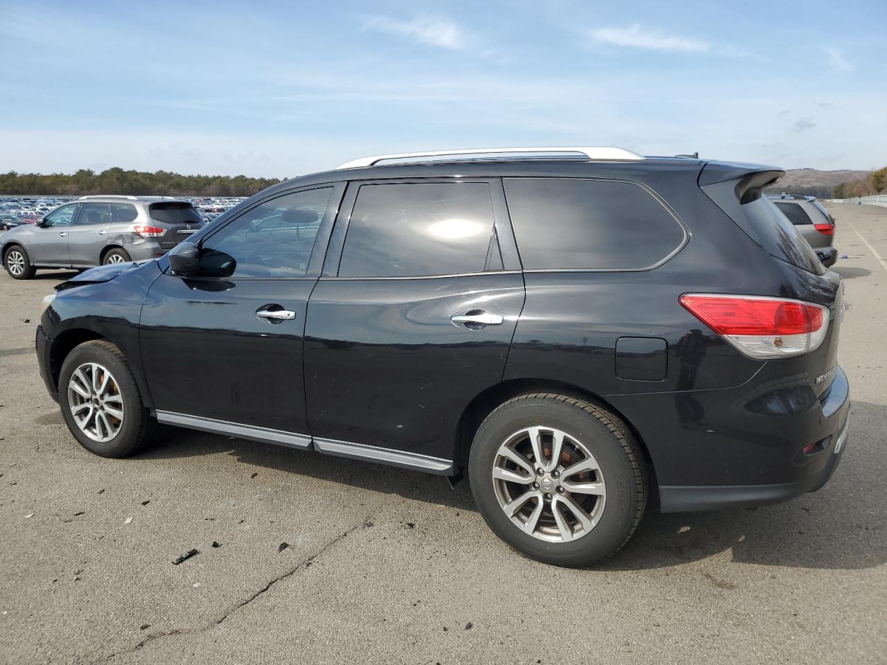 2015 Nissan Pathfinder VIN 5N1AR2MMXFC655370 Copart auction photo, front end / minor dent/scratches damage thumbnail 2