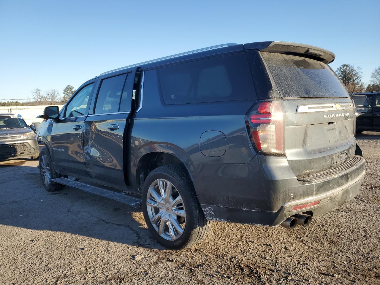 2021 Chevrolet Suburban VIN 1GNSKGKL0MR100370 Copart auction photo, front end / side damage thumbnail 2