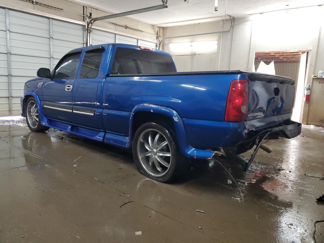 2003 Chevrolet Silverado VIN 2GCEC19V231310760 Copart auction photo, rear end / minor dent/scratches damage thumbnail 2