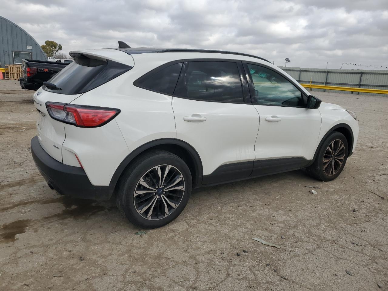 2022 Ford Escape VIN 1FMCU9G69NUB51737 Copart auction photo, side damage thumbnail 3