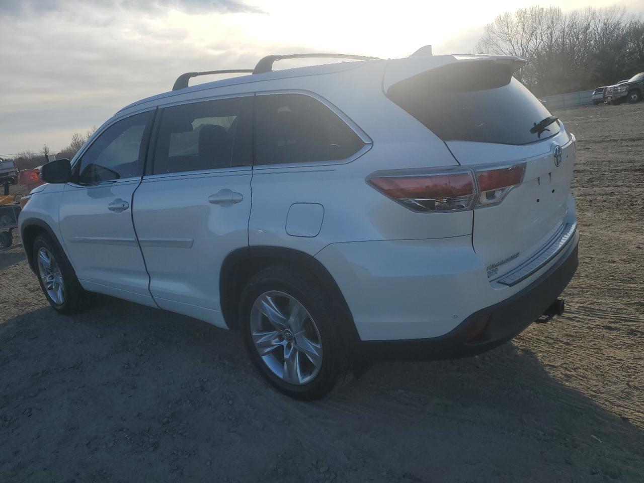 2016 Toyota Highlander VIN 5TDDKRFH0GS329396 Copart auction photo, front end / side damage thumbnail 2