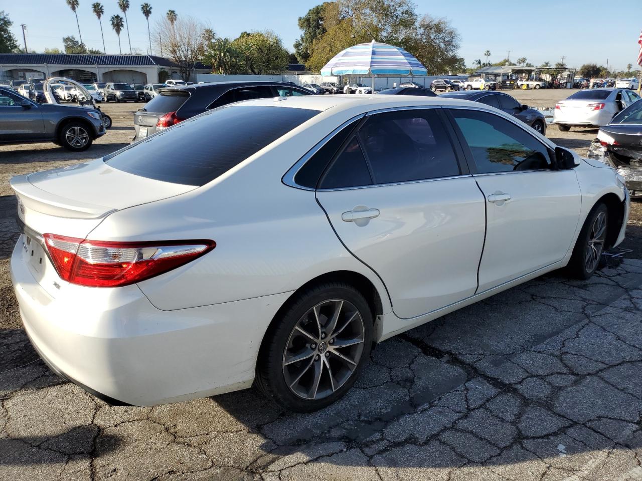 2015 Toyota Camry VIN 4T1BF1FKXFU057745 Copart auction photo, front end / minor dent/scratches damage thumbnail 3