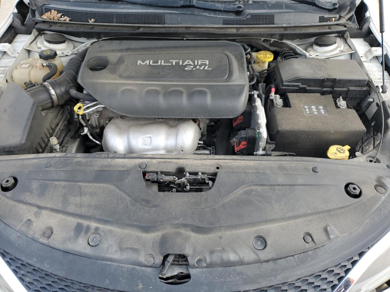 2015 Chrysler 200 VIN 1C3CCCAB2FN647022 Copart auction photo, front end / side damage thumbnail 11