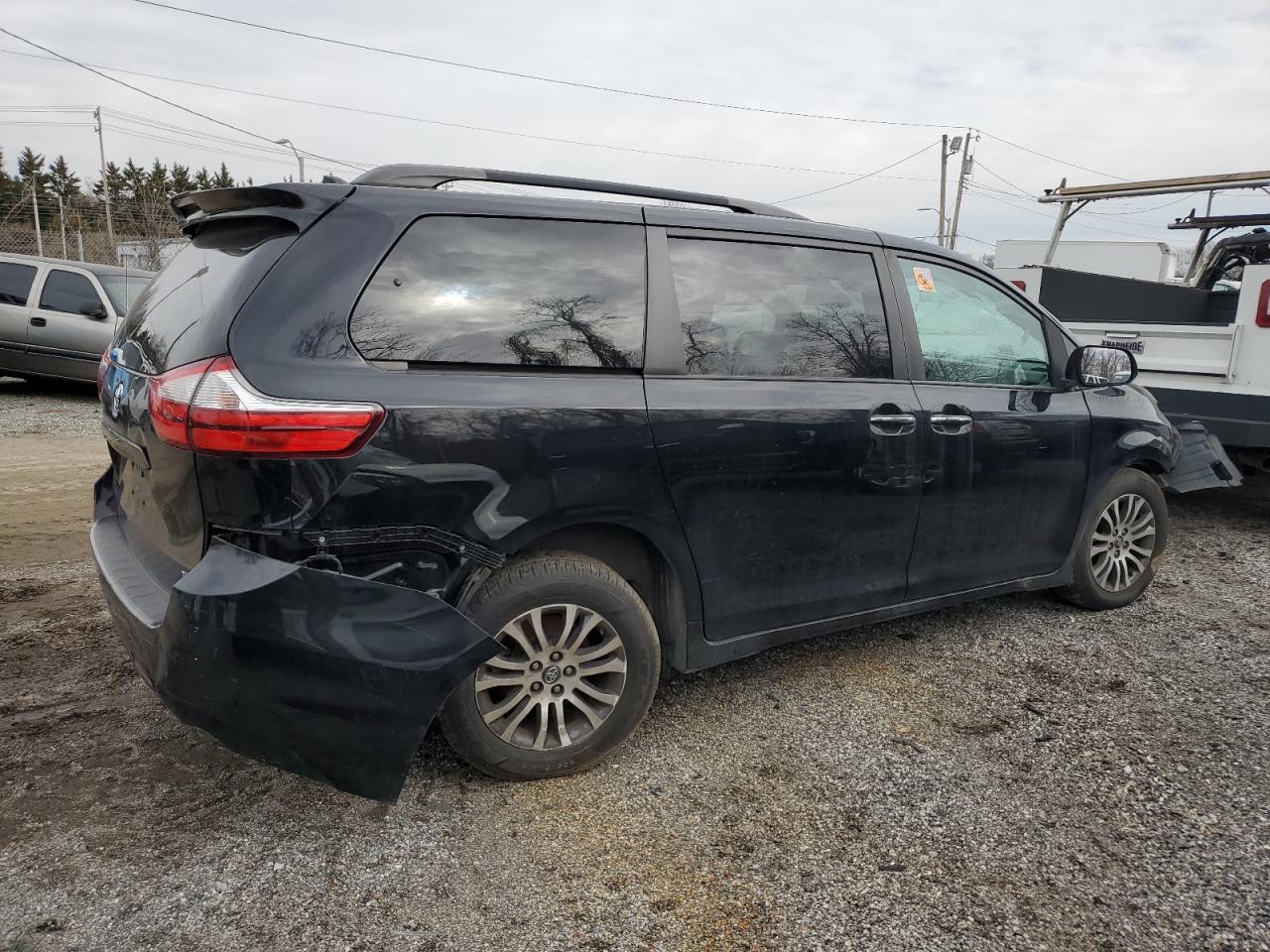 2018 Toyota Sienna VIN 5TDYZ3DC8JS938728 Copart auction photo, all over damage thumbnail 3