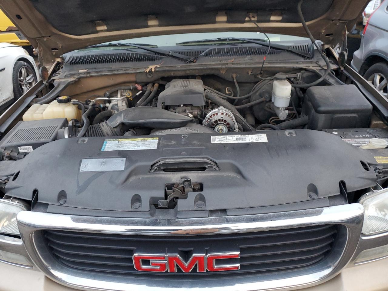 2000 GMC Yukon VIN 3GKFK16T0YG180300 Copart auction photo, front end / side damage thumbnail 11