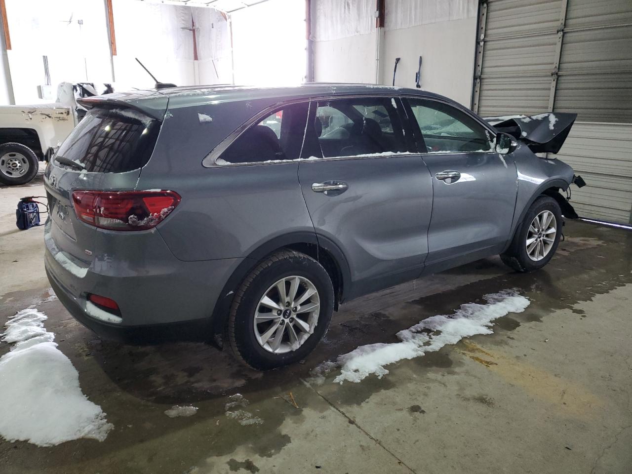 2019 KIA Sorento VIN 5XYPG4A35KG605073 Copart auction photo, front end damage thumbnail 3