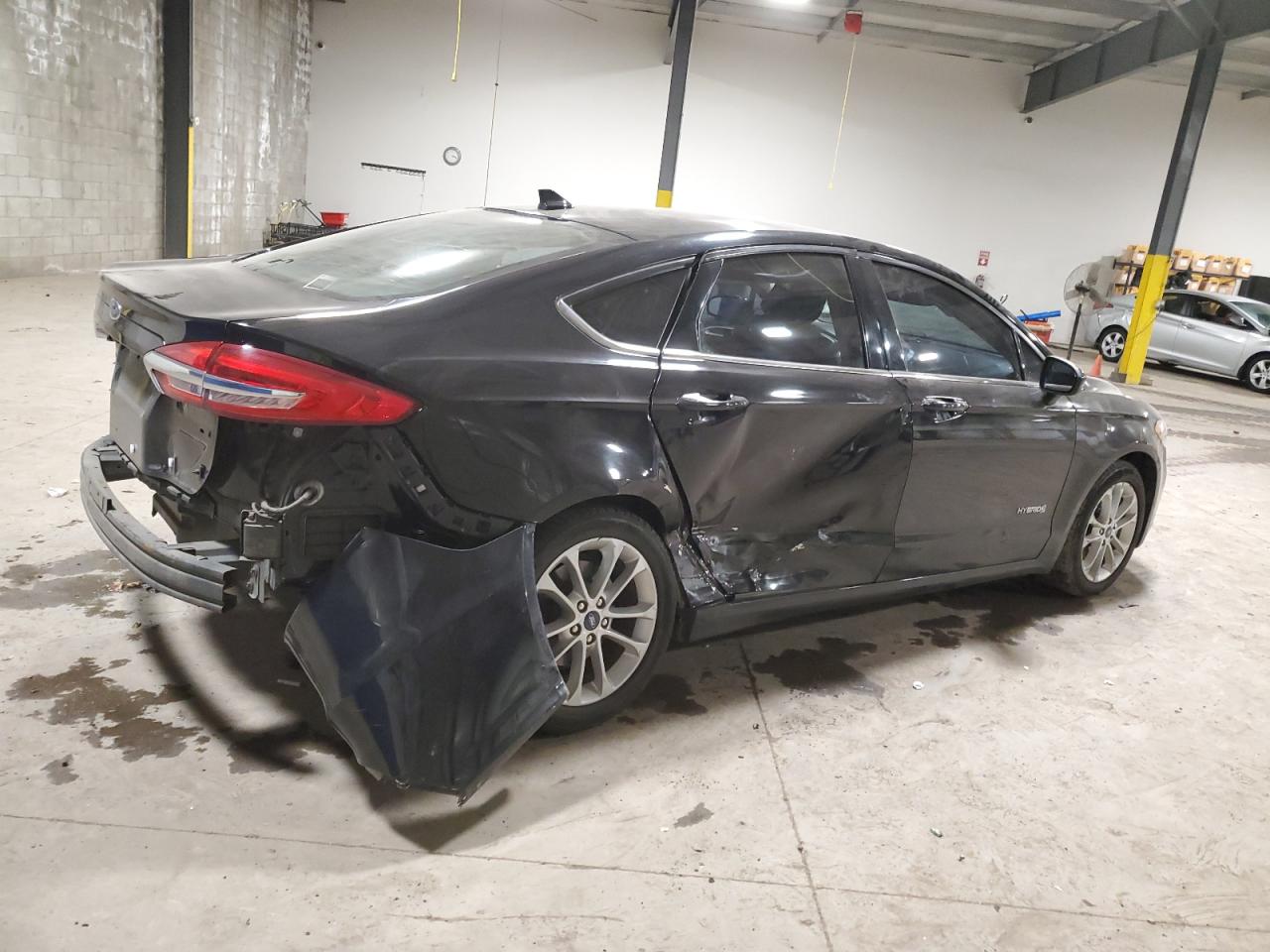 2019 Ford Fusion VIN 3FA6P0LU8KR118861 Copart auction photo, rear end / side damage thumbnail 3