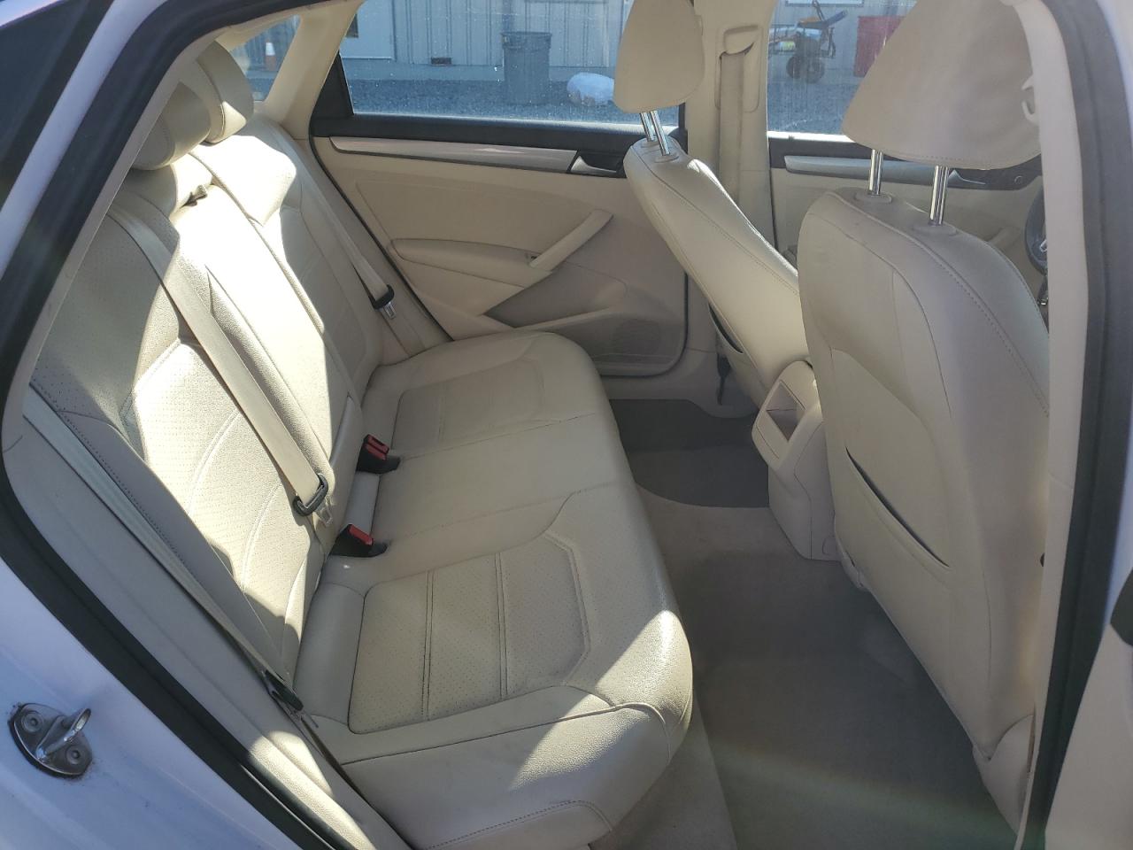 2015 Volkswagen Passat VIN 1VWAT7A34FC114665 Copart auction photo, front end damage thumbnail 10