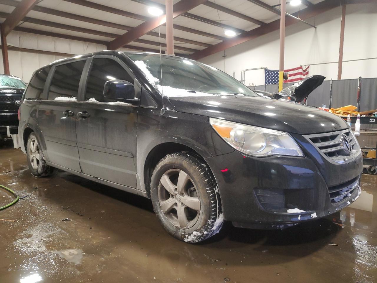 2010 Volkswagen Routan VIN 2V4RW3D15AR262734 Copart auction photo, side / rear end damage thumbnail 4