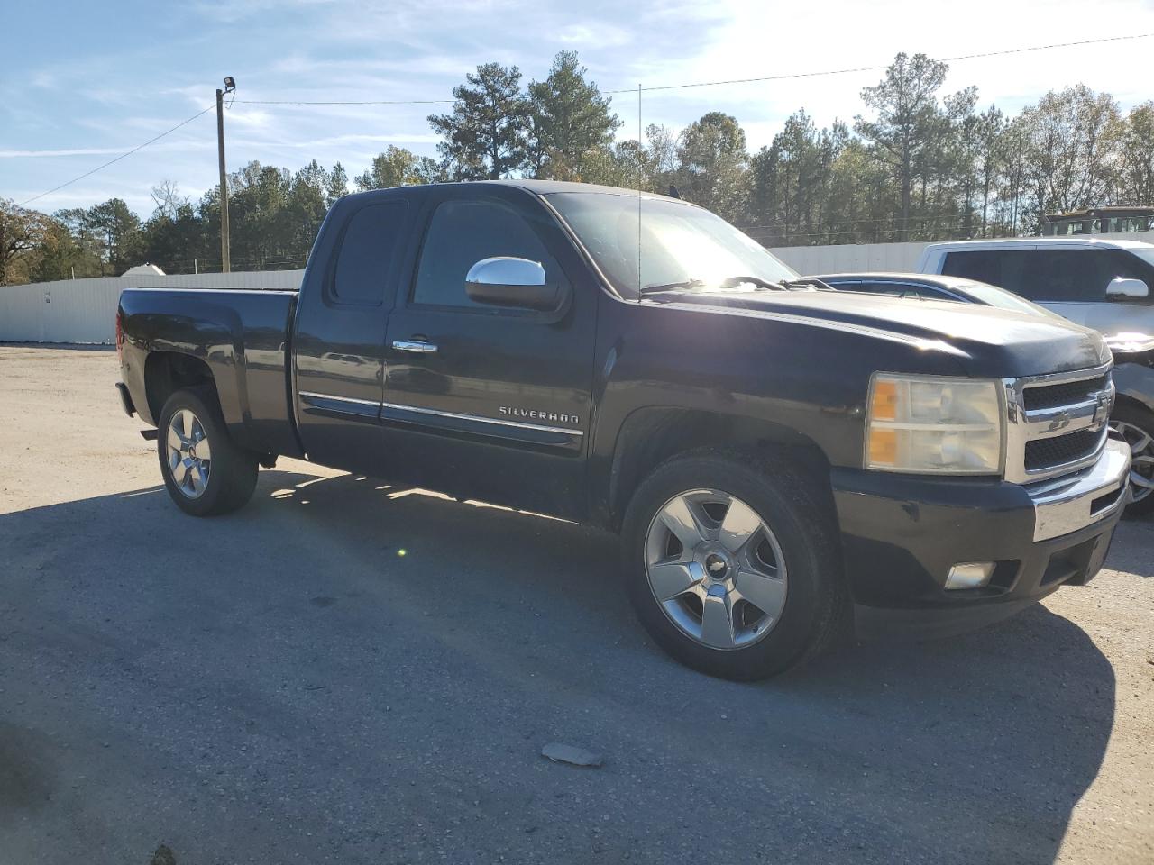 2011 Chevrolet Silverado VIN 1GCRCSE02BZ166618 Copart auction photo, minor dent/scratches damage thumbnail 4