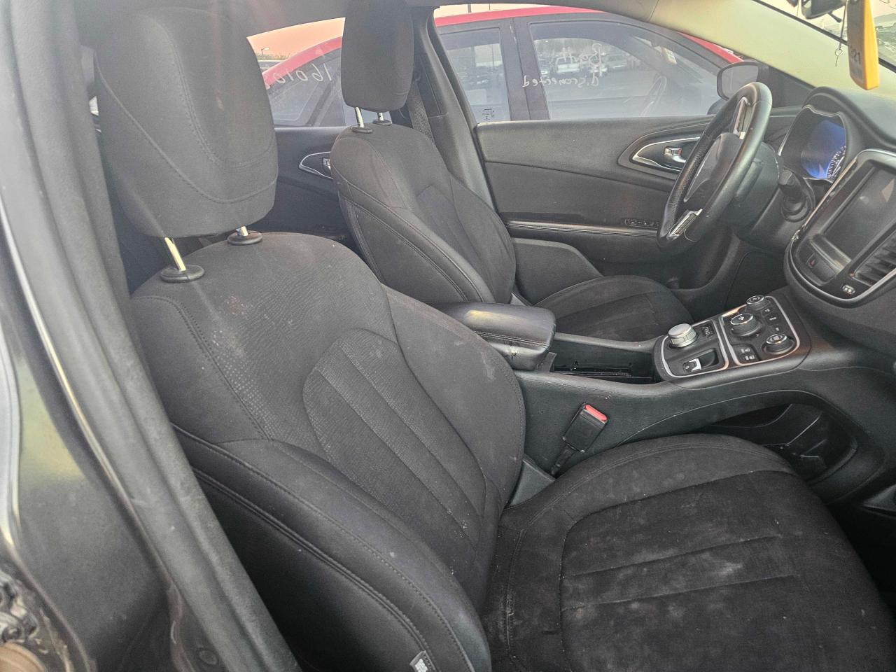 2015 Chrysler 200 VIN 1C3CCCAB7FN614338 Copart auction photo, side / minor dent/scratches damage thumbnail 5
