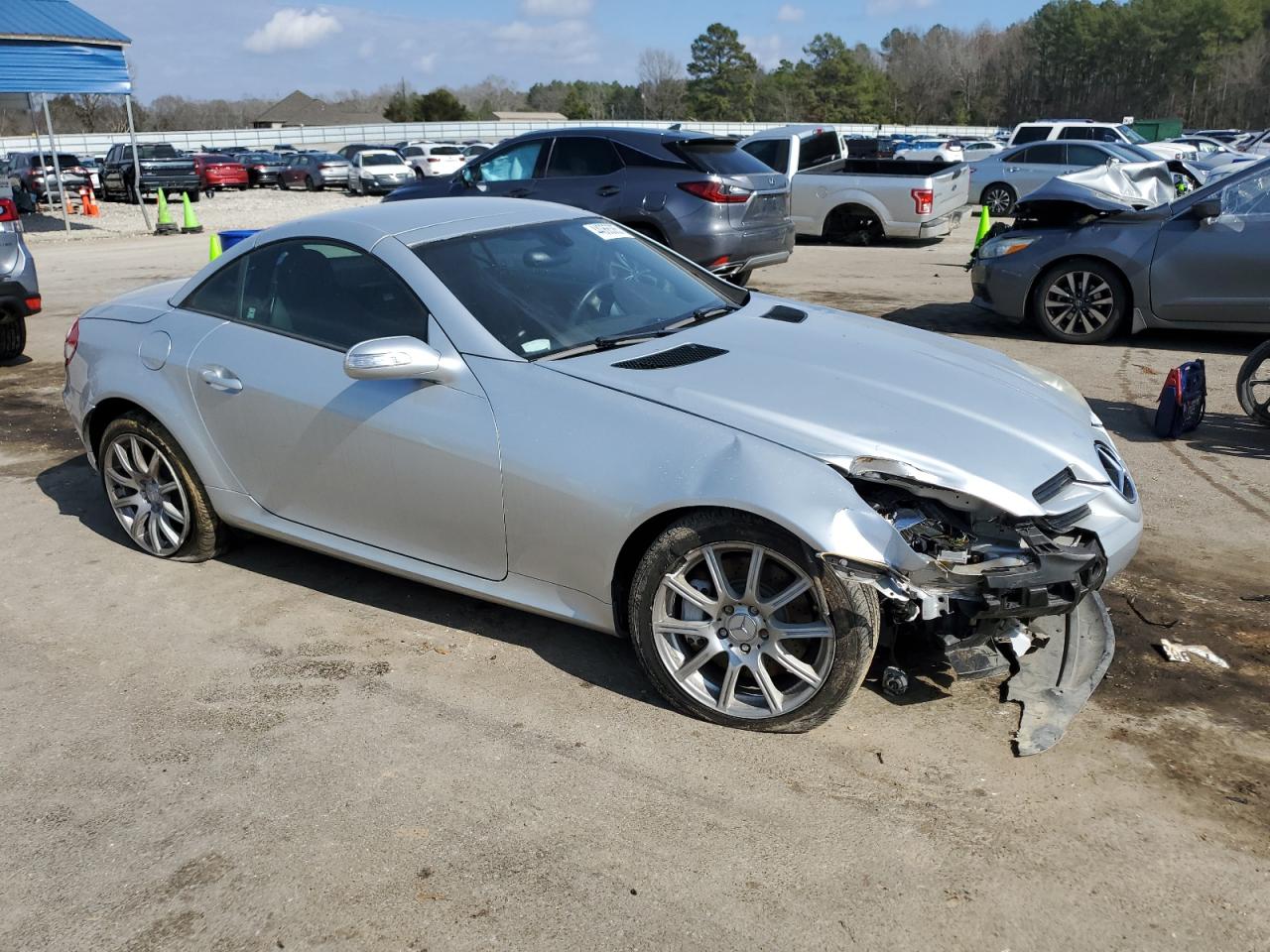 2006 Mercedes-Benz SLK-klasse VIN WDBWK56F56F100161 Copart auction photo, front end / minor dent/scratches damage thumbnail 4