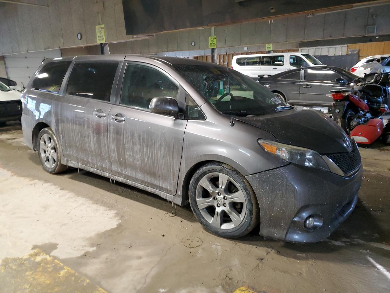 2011 Toyota Sienna VIN 5TDXK3DC4BS119068 Copart auction photo, side / front end damage thumbnail 4